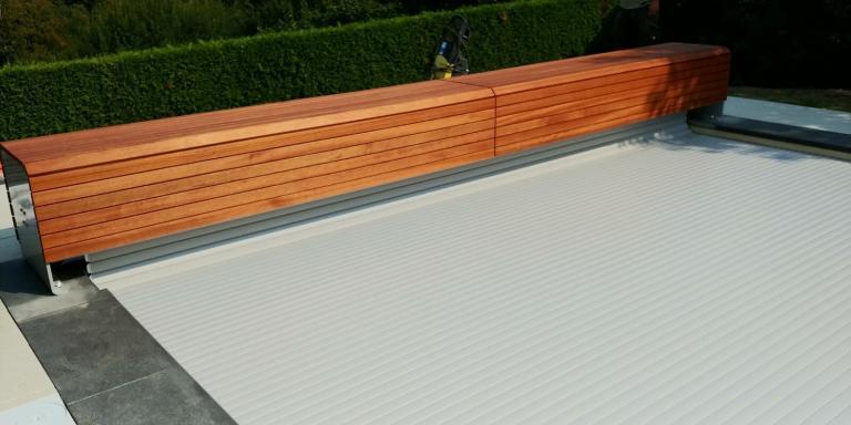 Aufrollvorrichtung QUADRO mit grauen PVC-Hart SENIOR Lamellen
